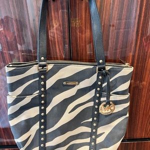 Michael Kors Sholder purse